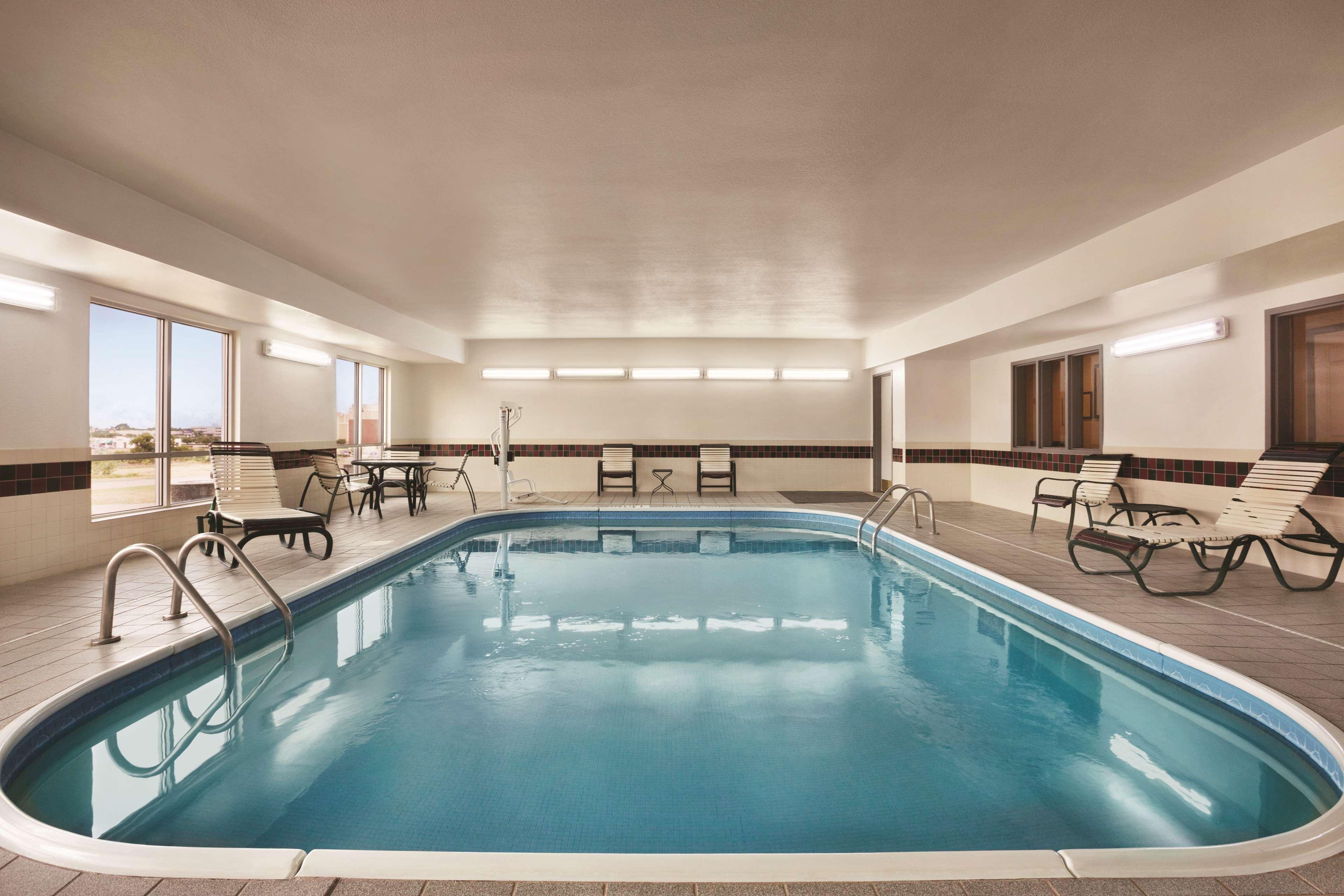 Hotel Country & By Radisson, Lewisville, Tx 2*