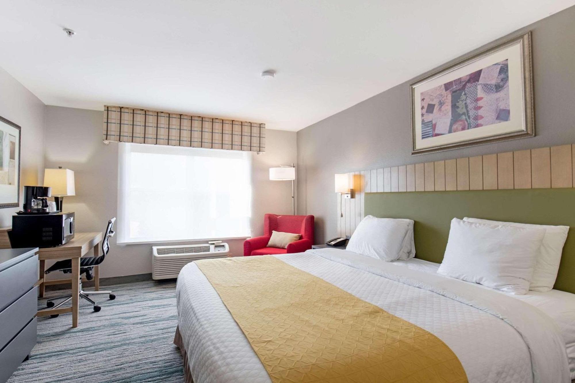 Country & By Radisson, Lewisville, Tx