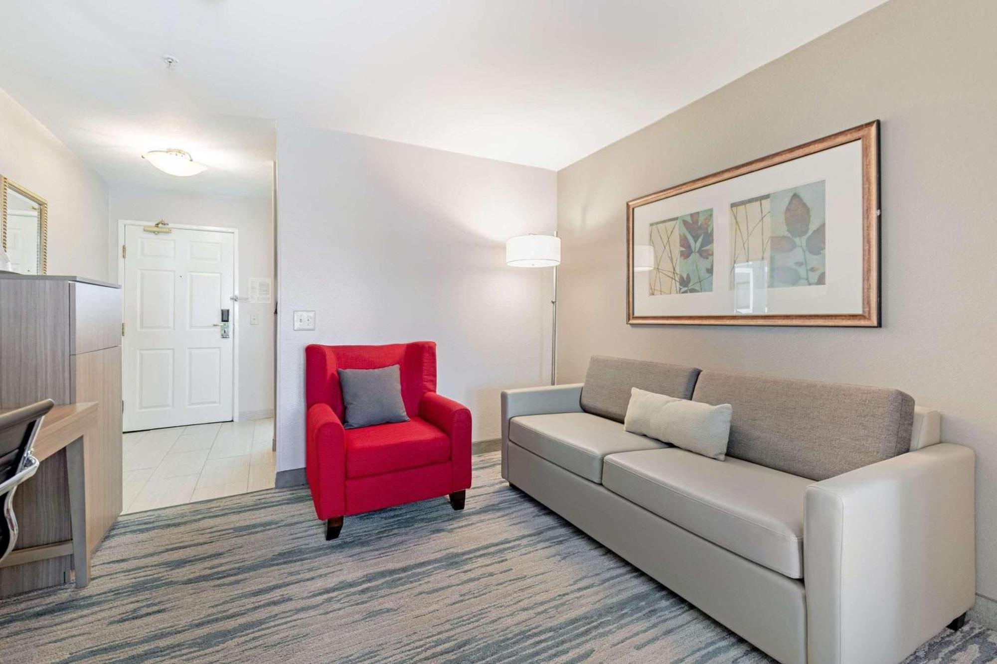 Hotel Country & By Radisson, Lewisville, Tx 2*