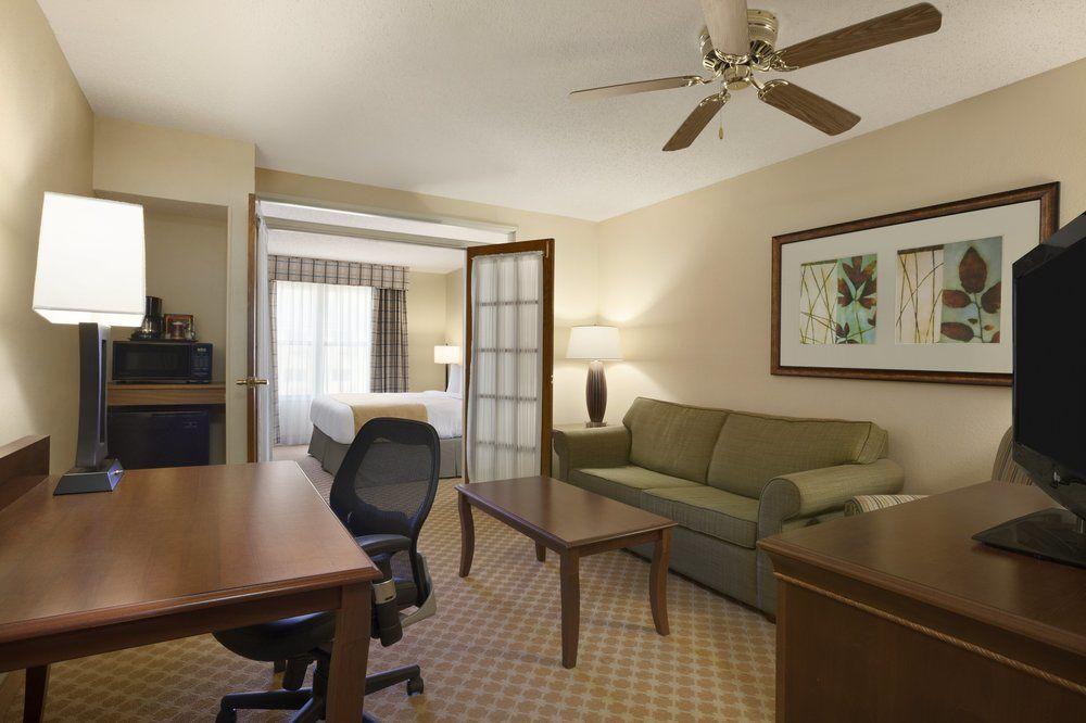 Hotel Country & By Radisson, Lewisville, Tx 2*