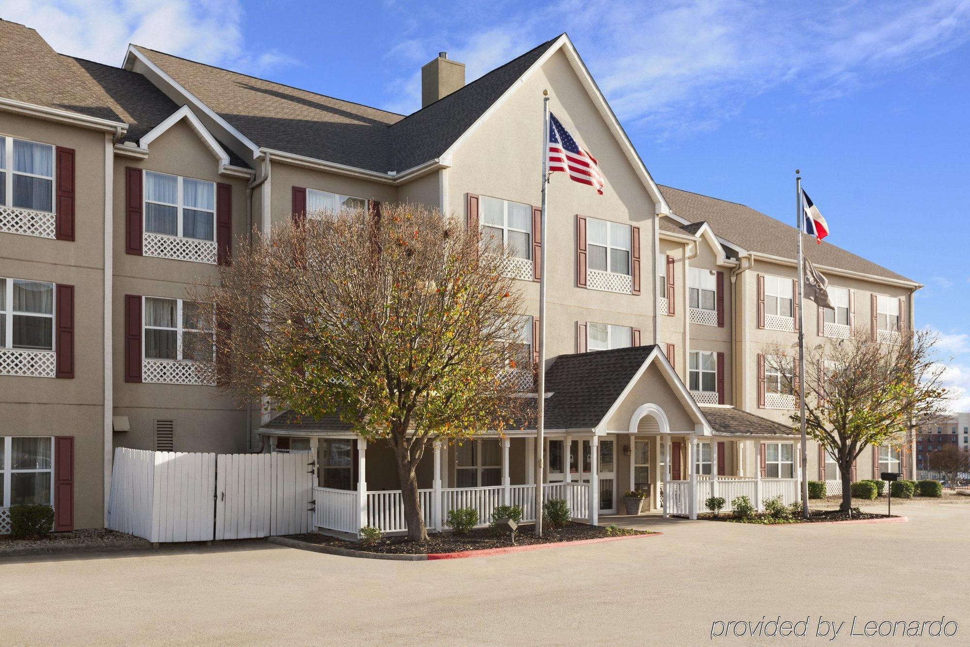Hotel Country & By Radisson, Lewisville, Tx 2*