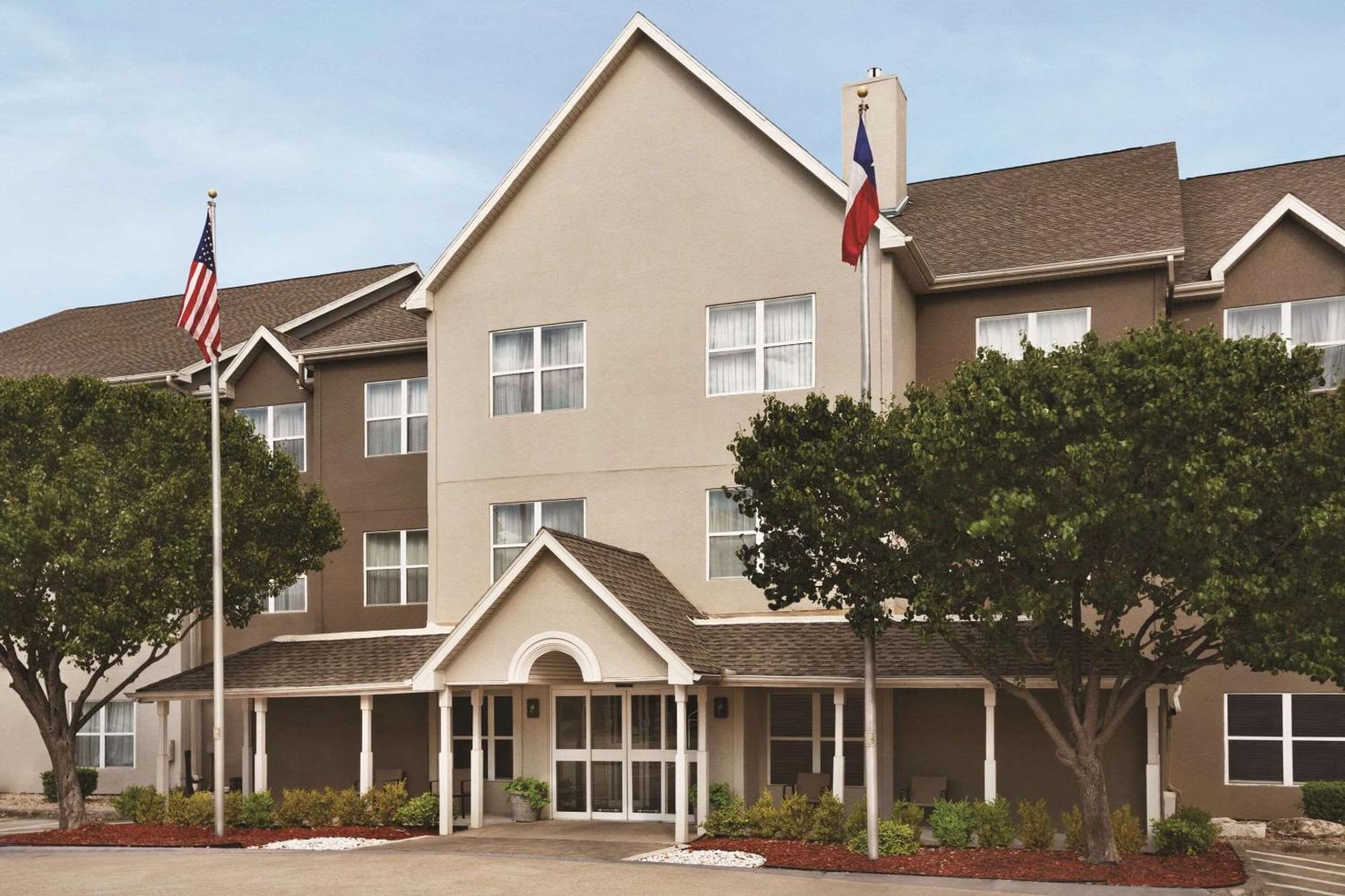 Country & By Radisson, Lewisville, Tx Hotel